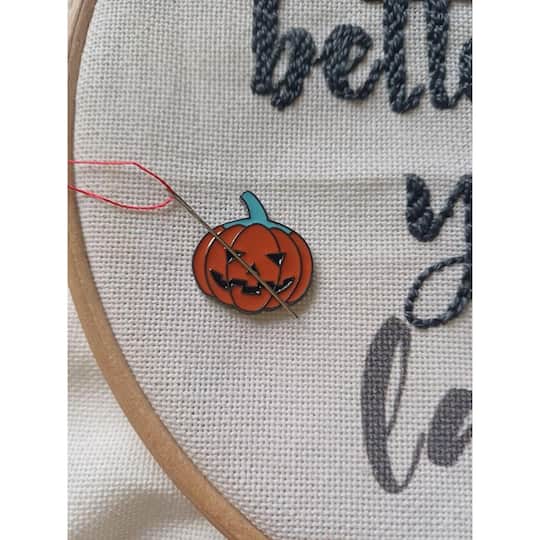 Wizardi 4/5" Pumpkin Magnetic Needle Minder